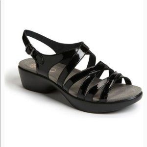 Dansko Euro 40 US 9.5-10 Dani black Patent Leather Strappy Sandals